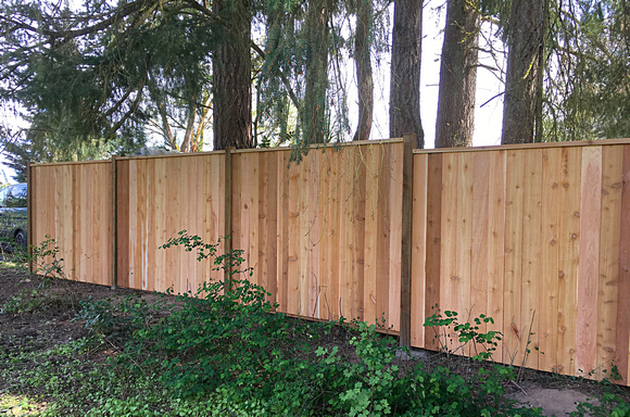 privacy fence 6 foot stepped with top rail 2