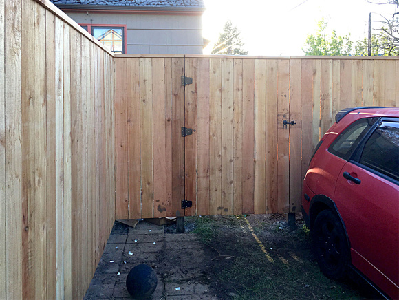 privacy fence 6 foot with top rail showing gate